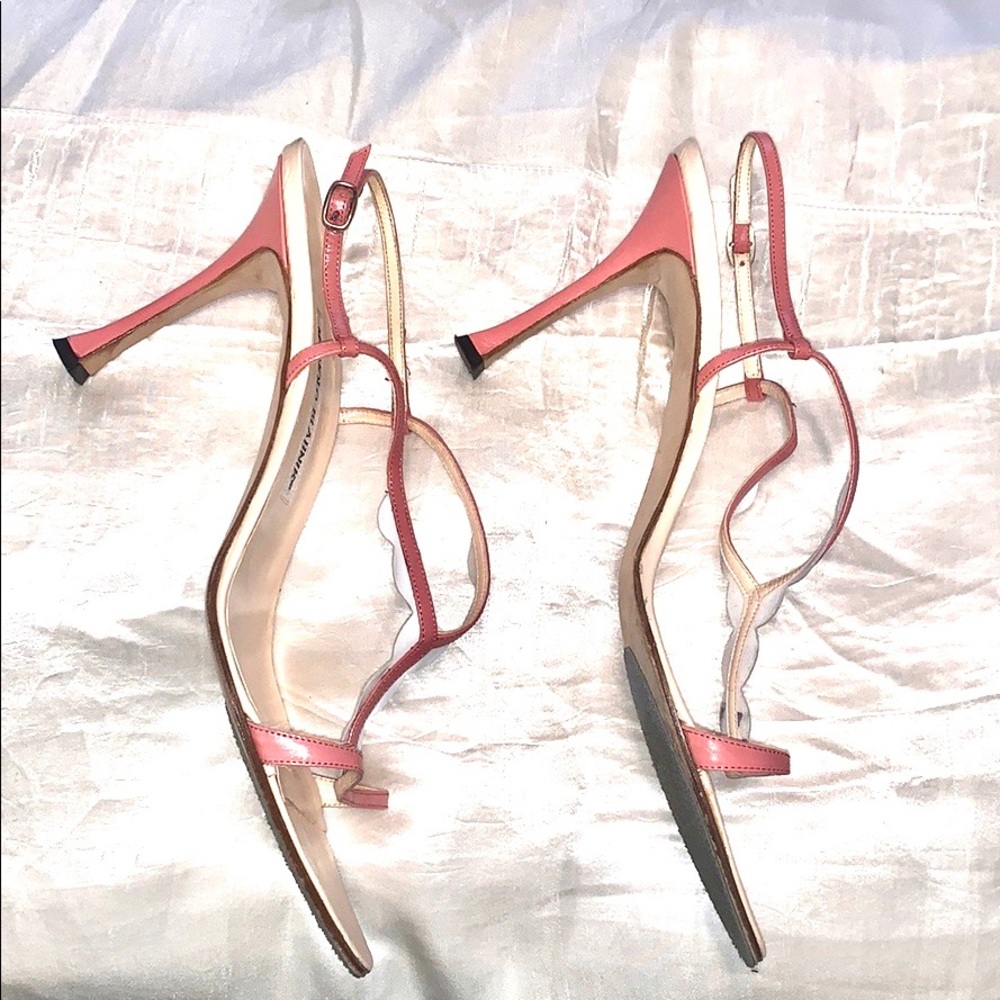 Manolo Blahnik T strap salmon Color sandals31/2 h